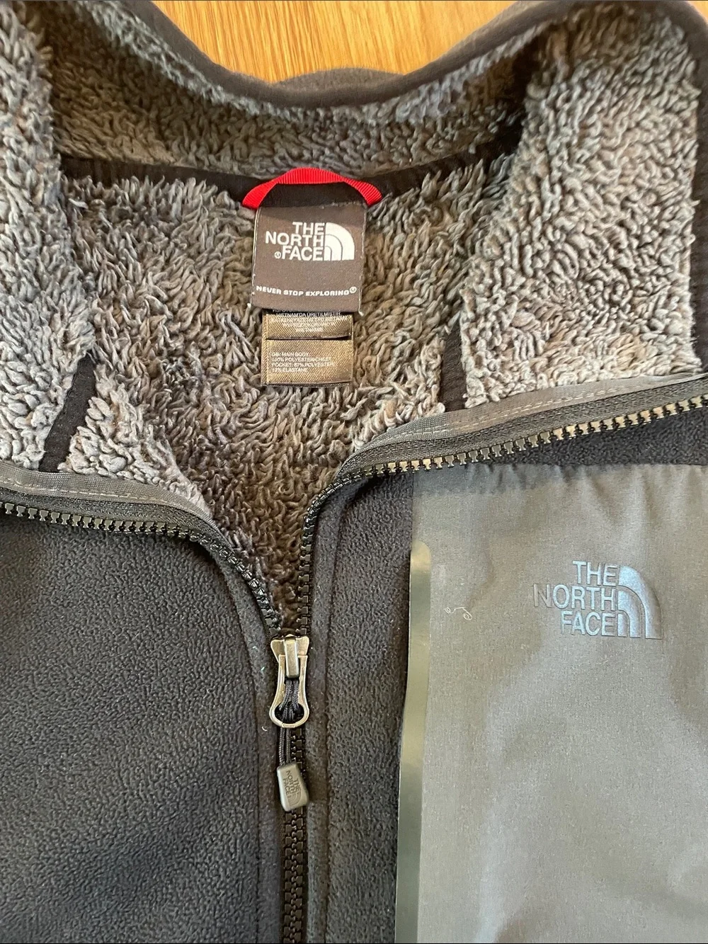 The North Face Men's Black Lightweight Fleece Jacket